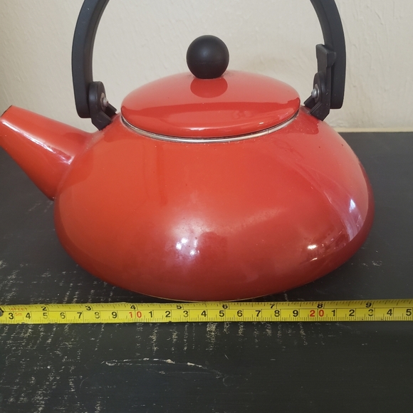 Le Creuset Tea Kettle 1.6 Quarts Orange - Picture 6 of 6